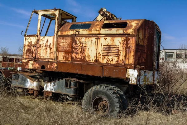 Caminhão Enferrujado Velho Jogado Deserto Parque Estacionamento Cidade Fantasma Pripyat — Fotografia de Stock