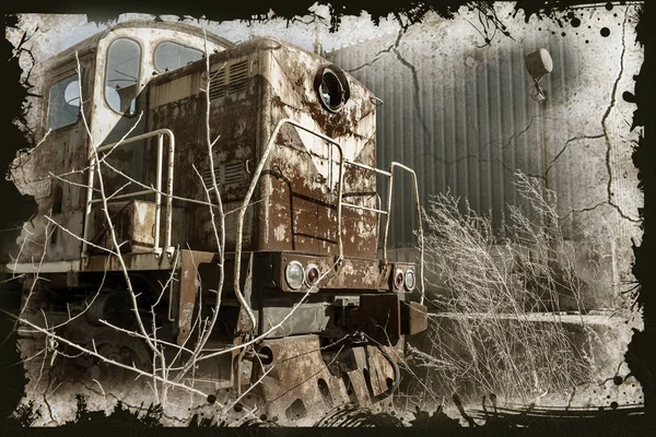 旧的锈迹斑斑的火车机车被扔进切尔诺贝利禁区 高放射性区 普里皮特鬼城 切尔诺贝利灾难 鲁斯蒂放弃苏联机械在核电站核事故领域 — 图库照片