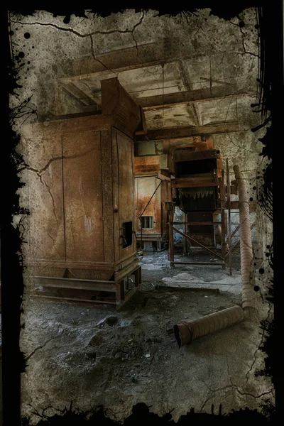 旧废弃的水泥厂工业大厦切尔诺贝利 一个老工厂的废墟 锈迹斑斑的金属是水泥厂的破碎设备 启示录设计元素 — 图库照片