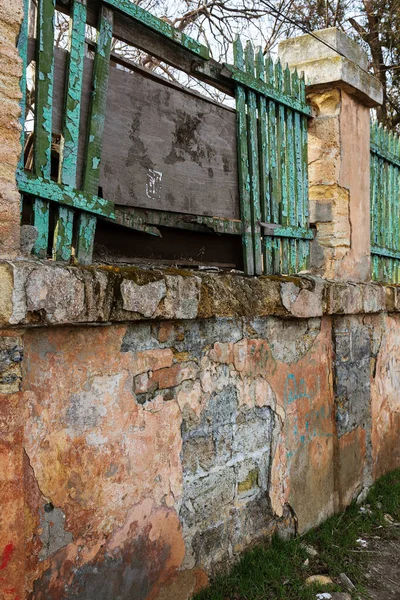 Old Wooden Fence Ruined Stone Foundation Old Door Short Wicket — Stock Photo, Image