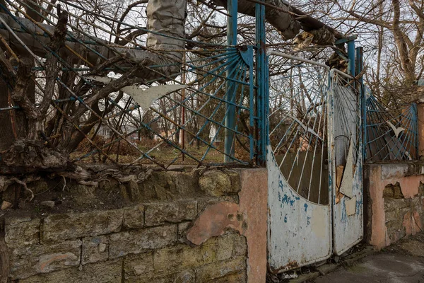 Old Wooden Fence Ruined Stone Foundation Old Door Short Wicket — Stock Photo, Image