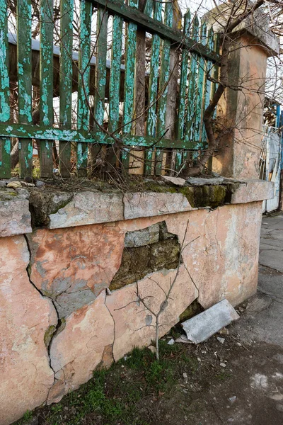 Old Wooden Fence Ruined Stone Foundation Old Door Short Wicket — Stock Photo, Image