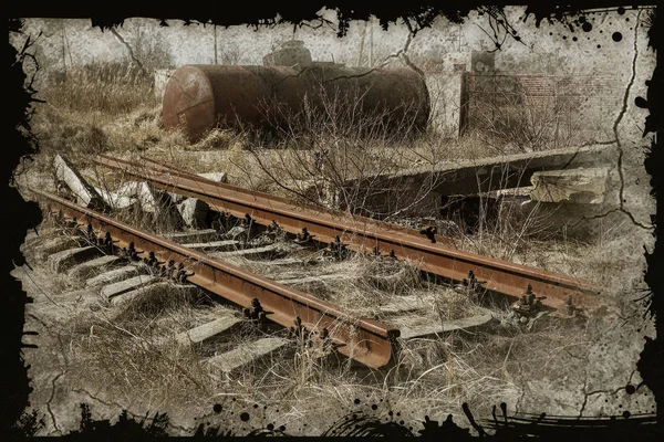 Staré Opuštěné Železniční Přerušené Koleje Rozbité Dřevěné Pražce Nefunkční Zbytky — Stock fotografie
