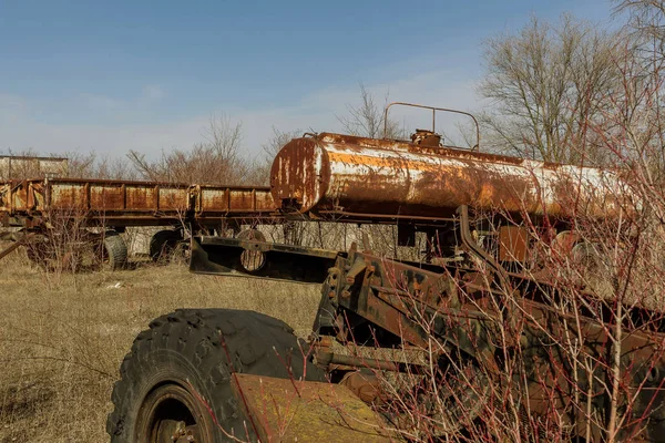Velho Carro Cisterna Enferrujado Para Gasolina Jogado Antigo Tecnoparque Chernobyl — Fotografia de Stock