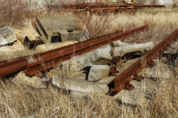 Viejos Ferrocarriles Abandonados Rieles Rotos Traviesas Madera Rotas Restos Rotos —  Fotos de Stock