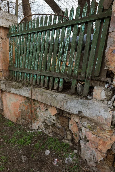 Old Wooden Fence Ruined Stone Foundation Old Door Short Wicket — Stock Photo, Image
