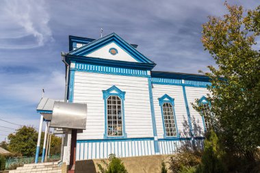Bir küçük ahşap il Ukraynalı Ortodoks Kilisesi Moskova Patrikhanesi. Odessa region, Kodyma, 2012