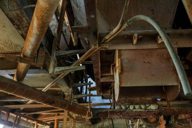 Endüstriyel Bina çimento fabrikası Chernobyl, terk edilmiş. Eski bir fabrika kalıntıları. Bi boka yaramaz, paslı metal çimento fabrikası donatımın bozuldu. Kıyamet tasarım, retro, stalker için öğe