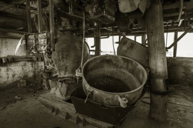 Endüstriyel Bina çimento fabrikası Chernobyl, terk edilmiş. Eski bir fabrika kalıntıları. Bi boka yaramaz, paslı metal çimento fabrikası donatımın bozuldu. Kıyamet tasarım, retro, stalker için öğe