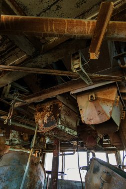Endüstriyel Bina çimento fabrikası Chernobyl, terk edilmiş. Eski bir fabrika kalıntıları. Bi boka yaramaz, paslı metal çimento fabrikası donatımın bozuldu. Kıyamet tasarım, retro, stalker için öğe