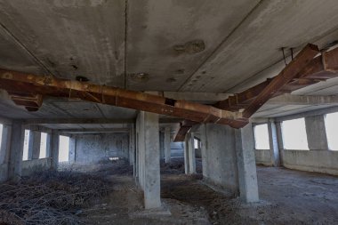 Eski paslı endüstriyel havalandırma bina terk edilmiş bir üretim; Faiz vantilasyon yok edilen idari bina fabrikaların kalıntıları. Kıyamet manzara Stalker, Çernobil, Pripyat, bölge nükleer felaket