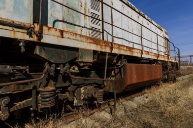 Eski paslı tren lokomotifi dışlama Çernobil bölgesi atılmış. Bölge yüksek radyoaktivite. Hayalet kasaba Pripyat. Chernobyl felaket. Paslı Sovyet Makina fabrikasında nükleer kaza alanında terk