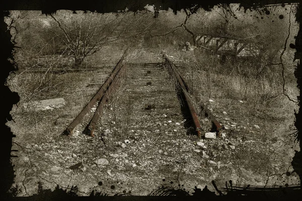 Старая Заброшенная Железная Дорога Разбитые Рельсы Сломанные Деревянные Шпал Разбитые — стоковое фото