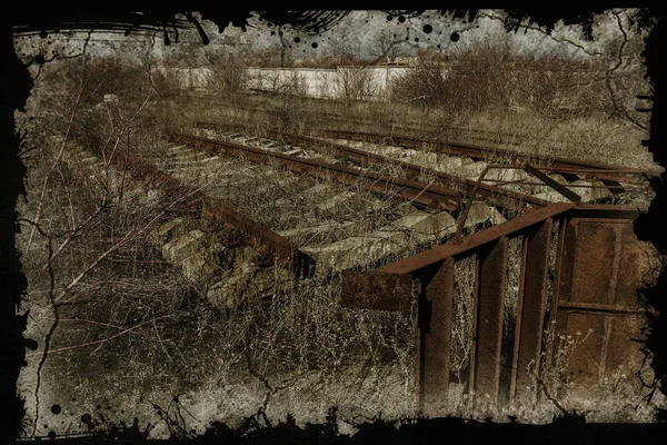 Opuszczona Kolejowego Zepsuty Szyn Złamane Drewniane Podkłady Złamane Szczątki Kolejowej — Zdjęcie stockowe