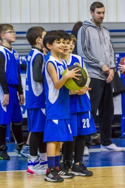 Odessa, Ukrayna - 23 Aralık 2018: genç çocuk basketbol oynamak, Çocuk spor basketbol kulübü çocuk spor okulu kutlama sırasında çocuk spor yarışmalara katılmak
