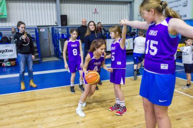 Odessa, Ukrayna - 23 Aralık 2018: genç çocuk basketbol oynamak, Çocuk spor basketbol kulübü çocuk spor okulu kutlama sırasında çocuk spor yarışmalara katılmak
