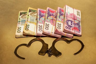 Birçok Ukraynalı para hryvnia. Kelepçe para. Ukrayna yolsuzluk. Yolsuzlukla mücadele. Yolsuzluk hükümet ve ülke işinde fiziksel kanıt