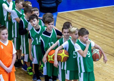 Odessa, Ukrayna - 23 Aralık 2018: genç çocuk basketbol oynamak, Çocuk spor yarışmalarında kutlama çocuk spor basketbol kulübü çocuk spor okul sırasında katılmak