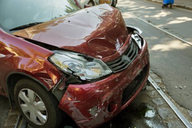 Odessa, Ukrayna - 30 Eylül 2017: karayolu üzerinde trafik kazası. şehirde çarpışma sonra sokak, hasarlı araçları üzerindeki trafik kazası. trafik kazası. Trafik sıkışıklığı. trafik sıkışıklığı