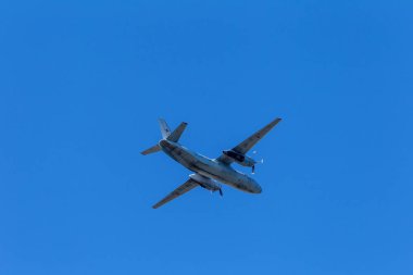 Sivastopol, Kırım, Ukrayna - 9 Mayıs 2015: Rus Donanma Karadeniz Filosu havalandı. Askeri savaşçı. Askeri helikopterler. Amfibi uçaklar. Alttan mavi gökyüzüne karşı alındı