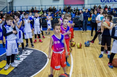 Odessa, Ukrayna - 23 Aralık 2018: genç çocuk basketbol oynamak, Çocuk spor yarışmalarında kutlama çocuk spor basketbol kulübü çocuk spor okul sırasında katılmak