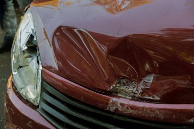 Odessa, Ukrayna - 30 Eylül 2017: karayolu üzerinde trafik kazası. şehirde çarpışma sonra sokak, hasarlı araçları üzerindeki trafik kazası. trafik kazası. Trafik sıkışıklığı. trafik sıkışıklığı