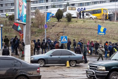 Odessa, Ukrayna -18 Nisan 2018: yetkilileri ve polis bozdu Ukrayna'da cumhurbaşkanlığı seçimleri. Sokak ayaklanmalar. Polis seçim gününde access seçmenlere Rus Konsolosluğu kapatıldı. İnsan hakları