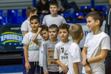Odessa, Ukrayna - 23 Aralık 2018: genç çocuk basketbol oynamak, Çocuk spor basketbol kulübü çocuk spor okulu kutlama sırasında çocuk spor yarışmalara katılmak