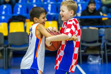 Odessa, Ukrayna - 23 Aralık 2018: genç çocuk basketbol oynamak, Çocuk spor basketbol kulübü çocuk spor okulu kutlama sırasında çocuk spor yarışmalara katılmak