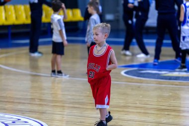Odessa, Ukrayna - 23 Aralık 2018: genç çocuk basketbol oynamak, Çocuk spor yarışmalarında kutlama çocuk spor basketbol kulübü çocuk spor okul sırasında katılmak