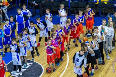 Odessa, Ukrayna - 23 Aralık 2018: genç çocuk basketbol oynamak, Çocuk spor yarışmalarında kutlama çocuk spor basketbol kulübü çocuk spor okul sırasında katılmak