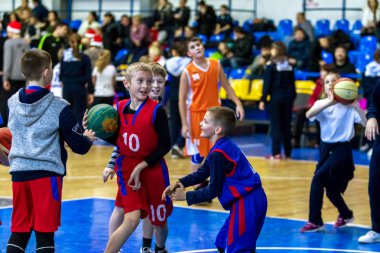 Odessa, Ukrayna - 23 Aralık 2018: genç çocuk basketbol oynamak, Çocuk spor yarışmalarında kutlama çocuk spor basketbol kulübü çocuk spor okul sırasında katılmak