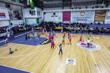 Odessa, Ukrayna - 23 Aralık 2018: genç çocuk basketbol oynamak, Çocuk spor yarışmalarında kutlama çocuk spor basketbol kulübü çocuk spor okul sırasında katılmak