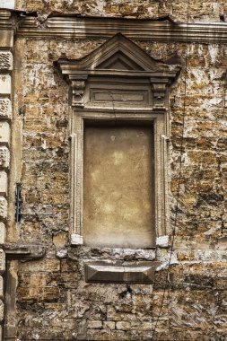 Odessa, Ukrayna - Cirka 2017: Yıkılan evler için yoksul insanların yoksul bölgelerde. Büyük onarım, kriz sırasında eski evleri yok edildi. Zavallı alanları. Yıkık terkedilmiş evlerde yaşayan insanlar