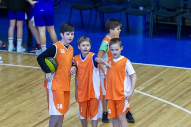 Odessa, Ukrayna - 23 Aralık 2018: genç çocuk basketbol oynamak, Çocuk spor yarışmalarında kutlama çocuk spor basketbol kulübü çocuk spor okul sırasında katılmak