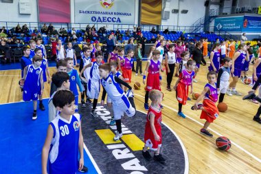 Odessa, Ukrayna - 23 Aralık 2018: genç çocuk basketbol oynamak, Çocuk spor yarışmalarında kutlama çocuk spor basketbol kulübü çocuk spor okul sırasında katılmak