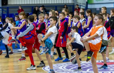 Odessa, Ukrayna - 23 Aralık 2018: genç çocuk basketbol oynamak, Çocuk spor yarışmalarında kutlama çocuk spor basketbol kulübü çocuk spor okul sırasında katılmak