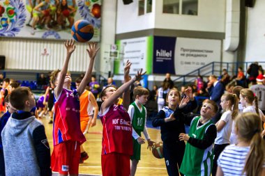 Odessa, Ukrayna - 23 Aralık 2018: genç çocuk basketbol oynamak, Çocuk spor yarışmalarında kutlama çocuk spor basketbol kulübü çocuk spor okul sırasında katılmak
