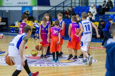 Odessa, Ukrayna - 23 Aralık 2018: genç çocuk basketbol oynamak, Çocuk spor yarışmalarında kutlama çocuk spor basketbol kulübü çocuk spor okul sırasında katılmak