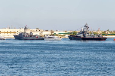 9 Mayıs 2015: Deniz Geçidi savaş gemileri Rus Karadeniz Filosu. Büyük Vatanseverlik Savaşı 'nın Zaferi Günü. Faşizme karşı 70 yıllık Büyük Zafer. Rus donanması