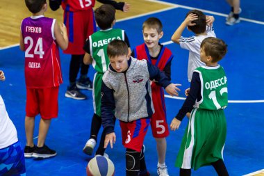 Odessa, Ukrayna - 23 Aralık 2018: genç çocuk basketbol oynamak, Çocuk spor yarışmalarında kutlama çocuk spor basketbol kulübü çocuk spor okul sırasında katılmak
