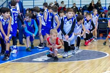 Odessa, Ukrayna - 23 Aralık 2018: genç çocuk basketbol oynamak, Çocuk spor yarışmalarında kutlama çocuk spor basketbol kulübü çocuk spor okul sırasında katılmak