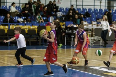 Odessa, Ukrayna - 23 Aralık 2018: genç çocuk basketbol oynamak, Çocuk spor yarışmalarında kutlama çocuk spor basketbol kulübü çocuk spor okul sırasında katılmak