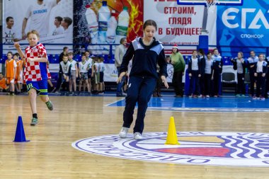 Odessa, Ukrayna - 23 Aralık 2018: genç çocuk basketbol oynamak, Çocuk spor yarışmalarında kutlama çocuk spor basketbol kulübü çocuk spor okul sırasında katılmak