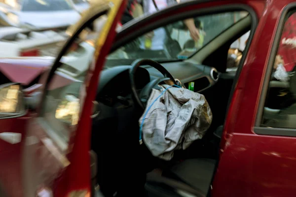 Odessa, Ukrayna - 30 Eylül 2017: karayolu üzerinde trafik kazası. şehirde çarpışma sonra sokak, hasarlı araçları üzerindeki trafik kazası. trafik kazası. Trafik sıkışıklığı. trafik sıkışıklığı
