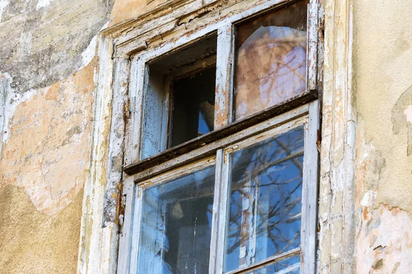 Old Window Wooden Frame Dirty Ruined Wall Residential Building Poor — Stock Photo, Image