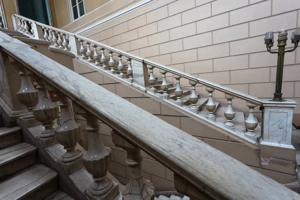 Una Vieja Escalera Piedra Abierta Piedra Escalones Mármol Escalera Vieja — Foto de Stock