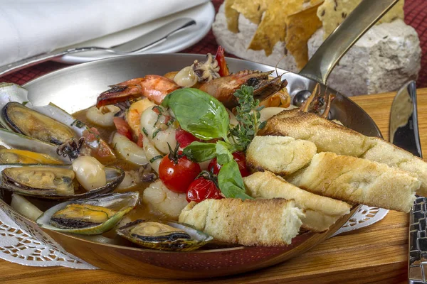 Cibo Delizioso Arrosto Con Frutti Mare Cozze Gamberi Polpi Calamari — Foto Stock