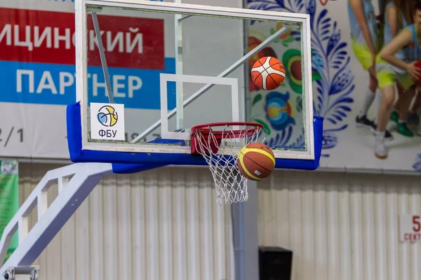 Odessa Oekraïne December 2018 Basketbal Ballen Vliegen Mand Basketbal Tijdens — Stockfoto