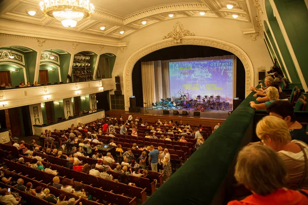Odessa Ukrayna Temmuz 2018 Oditoryum Konser Salonunun Seyirci Onların Favori — Stok fotoğraf
